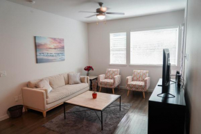 Luxury Designed 2 Bedrooms Part Hotel in Woodland Hills CA